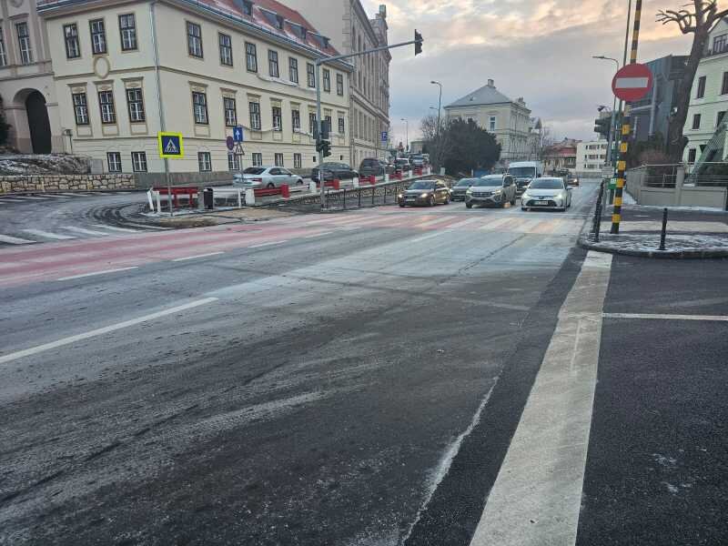 brasov aproape 100 de utilaje de deszapezire au intervenit in municipiul resedinta si pe drumurile nationale din judet 69523d2054fd1