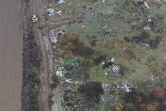 buzoianu garda de mediu a confiscat un buldozer folosit pentru gestionarea ilegala a deseurilor in ciumeghiu 693d73aa36365