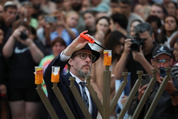 candles burn across australia as the nation hopes light will defeat the darkness 694015bd05c13