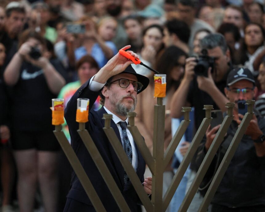 candles burn across australia as the nation hopes light will defeat the darkness 694015bd05c13