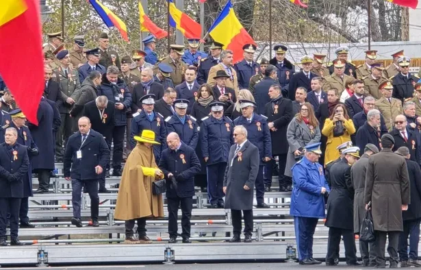 cine e femeia cu palarie galbena de la parada de ziua nationala 692db073d42c4