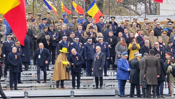 cine e femeia cu palarie galbena de la parada de ziua nationala 692db073d42c4