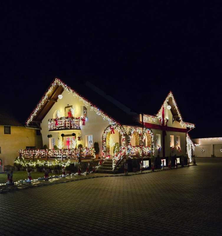 covasna a inceput concursul cea mai frumoasa casa impodobita de craciun la intorsura buzaului 694bb1834b448