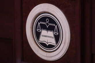 curtea constitutionala analizeaza astazi contestatia aur asupra legii care majoreaza taxele locale 69390bcf587d6