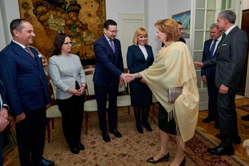 custodele coroanei si principele radu vizita la ambasada republicii moldova 693046fed7333