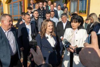 de peste 20 de ani o familie detine conducerea unei primarii din botosani dupa tata si mama a venit randul fiicei 6935fd0380a70