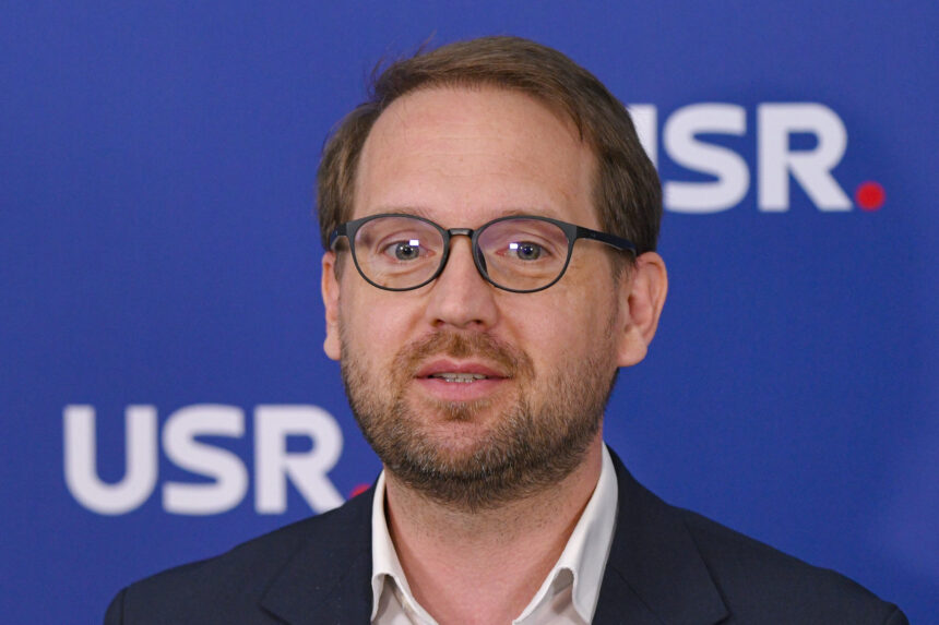 dominic fritz a anuntat convocarea comitetului politic al usr pentru nominalizarea noului ministru al apararii 69430fef10cd0