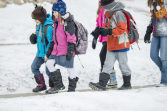 elevii intra in vacanta de craciun 19 zile libere de la cursuri pe ce data se intorc la scoala in 2026 69423aab6c901