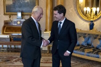 foto presedintele nicusor dan se intalneste acum cu regele charles mesajul transmis de seful statului de la palatul buckingham 6942db775e911