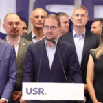 fritz e absolut halucinant cum domnul grindeanu adica premierul oug 13 care el a facut ce i a cerut dragnea acuma foloseste dragnea ca un fel de sperietoare 69431afdaa26b