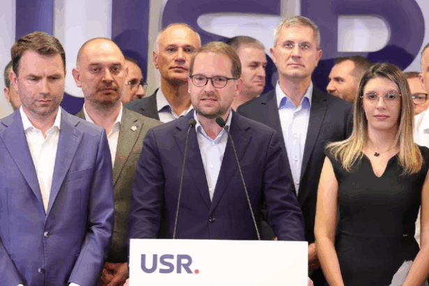 fritz e absolut halucinant cum domnul grindeanu adica premierul oug 13 care el a facut ce i a cerut dragnea acuma foloseste dragnea ca un fel de sperietoare 69431afdaa26b