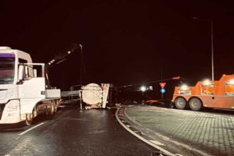 giurgiu o autocisterna incarcata cu amoniac s a rasturnat pe dn 5 circulatia a fost oprita pe ambele sensuri 69426c51b62b2