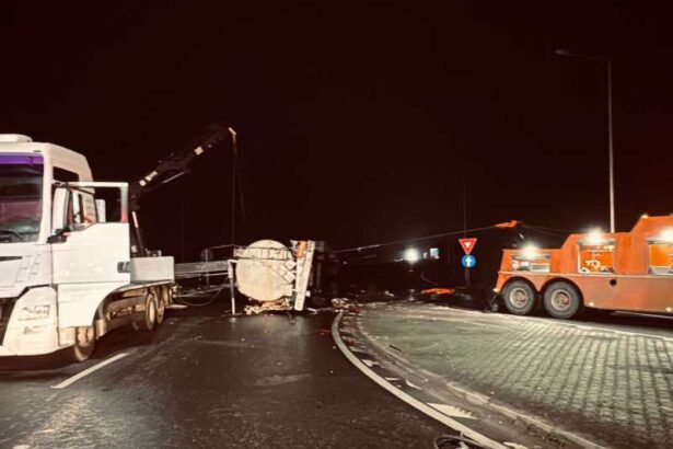 giurgiu o autocisterna incarcata cu amoniac s a rasturnat pe dn 5 circulatia a fost oprita pe ambele sensuri 69426c51b62b2