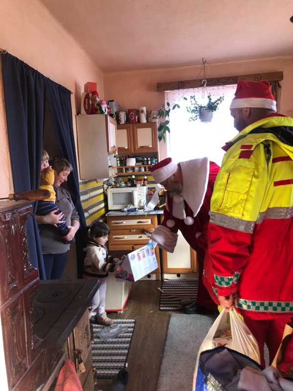 harghita traditionala actiune maratonul mosului a crucii rosii aduce bucurie copiilor si adultilor de 35 de ani 69382ffd21824