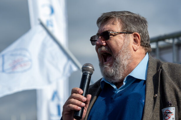 hossu i am spus lui bolojan ca perceptia e ca uraste salariatii si cetatenii 693986e64f2ab