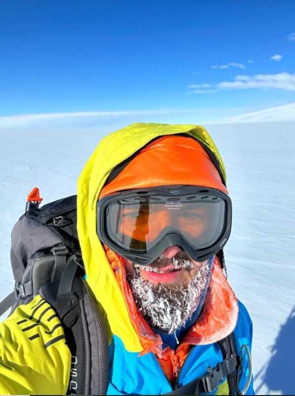 hunedoara alpinistul adrian ahritculesei pleaca in antarctica pentru a cuceri cel mai inalt munte de pe continent 694e7faa2250a