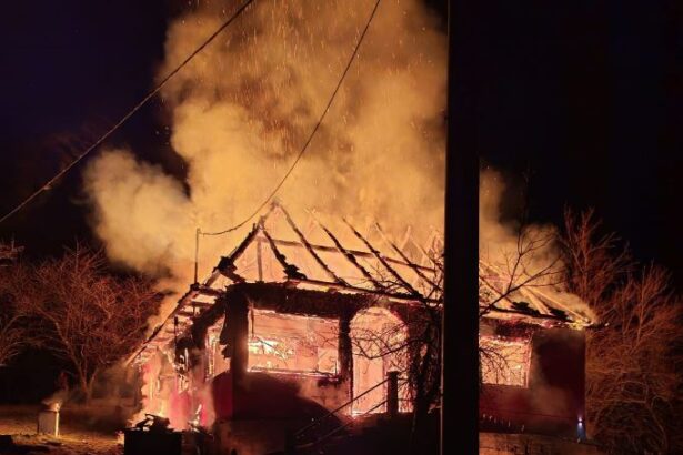 hunedoara femeie insarcinata salvata de pompieri dupa un incendiu interventie dificila din cauza terenului accidentat 6947cff5cac06