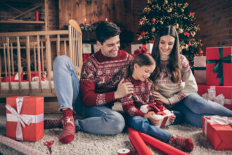 legenda sfantului nicolae de unde a luat nastere traditia cadourilor in ghete si cum a evoluat acest obicei de a lungul anilor 69331e44559ef