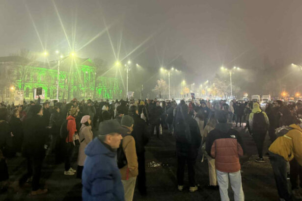 live text justitie nu coruptie protest in piata victoriei zeci de manifestanti cer demiteri la varful justitiei si reforme imediate 693afddd3d6c8