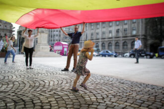 marea majoritate a romanilor 882 declara ca iubesc romania si sunt mandri de tara lor sondaj inscop 692d59bd07ad3