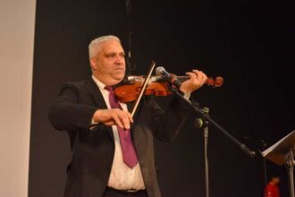 mures primarul din sangeorgiu de mures colind original bilingv de craciun din balconul castelului mariaffi 694b958f86cdd