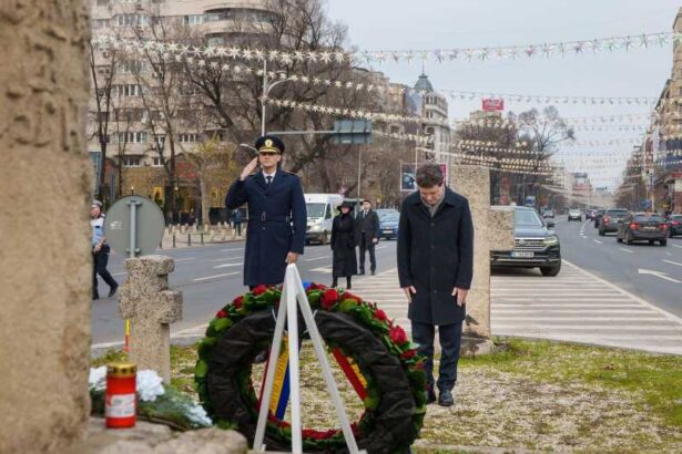 nicusor dan a depus o coroana de flori in piata universitatii infaptuirea dreptatii privind revolutia este indispensabila 6947c66a4514e
