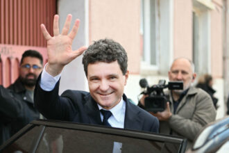 nicusor dan luat la intrebari de romanii de la londra ce s a intamplat cu turul doi raspunsul presedintelui 6941dd193d3b1