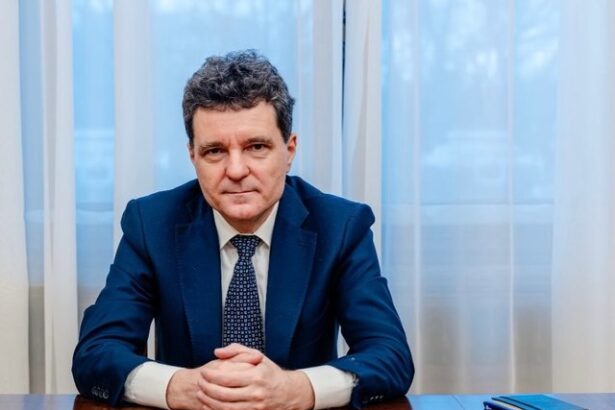 nicusor dan mesaj de anul nou pentru toti romanii oriunde s ar afla privind spre 2026 este esential ca statul roman sa devina mai eficient mai corect si mai aproape de cetateni 6955542605abc