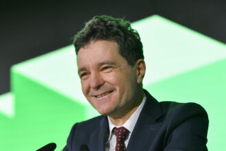 nicusor dan noi romanii avem boala de a transforma multe lucruri vii in sabloane 6931621f3605f