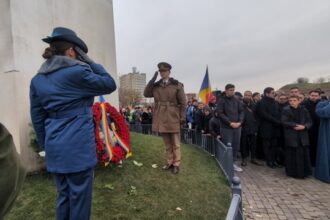 nou val de huiduieli la alba iulia in lipsa la adresa lui nicusor dan publicul a fluierat in momentul in care a fost depusa o coroana din partea presedintelui foto video 692d8dbe29f41