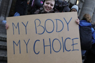 parlamentul european a votat dreptul la avort garantat in toate tarile membre ce se intampla mai departe si cum au votat alesii romani 6942cc2a58454