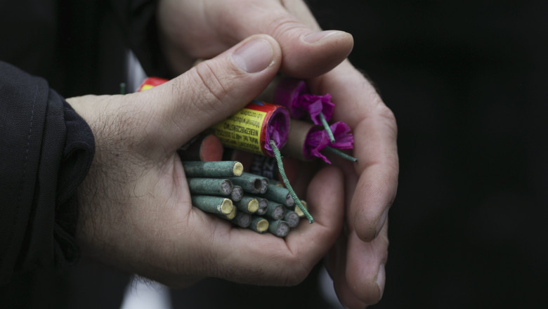 petarde interzise in lege vandute la liber pe internet politia sustinea ca acorda o atentie deosebita mediului online 692ecac82540d