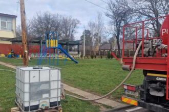 prahova aproximativ 50 000 de litri de apa menajera distribuiti populatiei din localitatile afectate de criza de la paltinu 692ee05d527a9