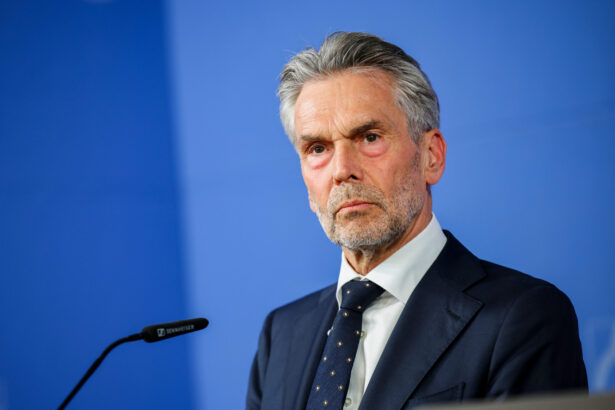 premierul olandei e in vizita in romania si viziteaza baza militara de la campia turzii impreuna cu ilie bolojan 69538e33649fa