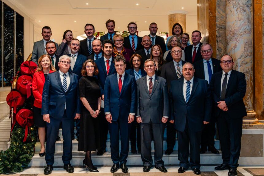 presedintele nicusor dan dupa intalnirea cu ambasadorii statelor membre ale uniunii europene am reafirmat angajamentul ferm al romaniei pentru parcursul sau pro european 693081224bcfa