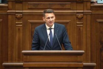 presedintele senatului mircea abrudean avem datoria de a duce mai departe mostenirea marii uniri prin reforme curajoase prin decizii responsabile si prin solidaritate 692d4fadab76f