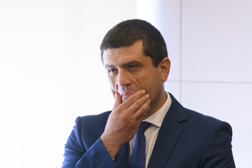 radu miruta la avioane craiova s a intalnit un prost cu un destept 693f0a5598e54