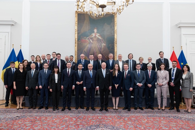 reprezentanti ai guvernului romaniei intalnire cu membrii romanian business innovation platform austria din viena in cadrul vizitei oficiale a premierului ilie bolojan in au 6931bcdbd3190