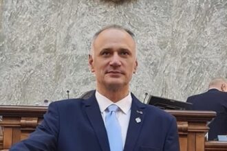 romania all inclusive senatorul care e in carti pentru aparare a fost consilier de dezvoltare personala si administrator la o ferma de porci 6939768f40d14