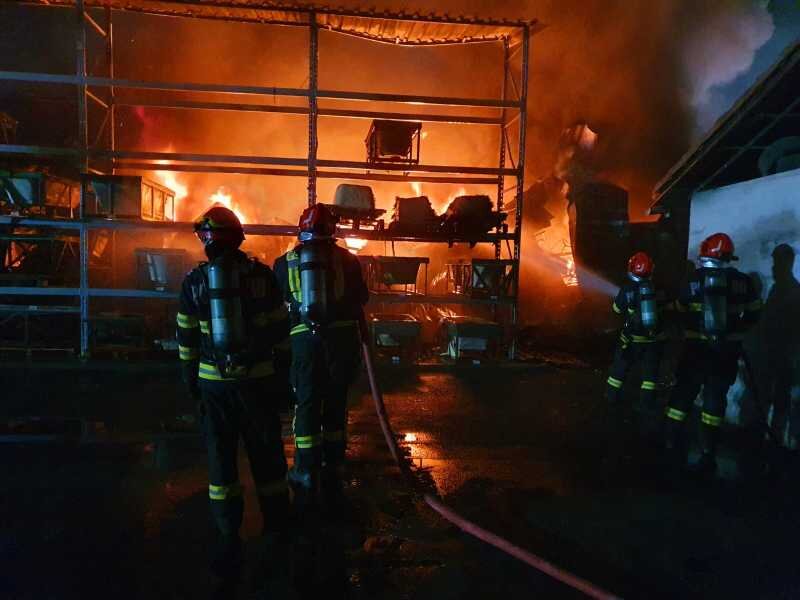 salaj incendiu la o hala din crasna pompierii au intervenit cu 11 autospeciale 693bb2db58558