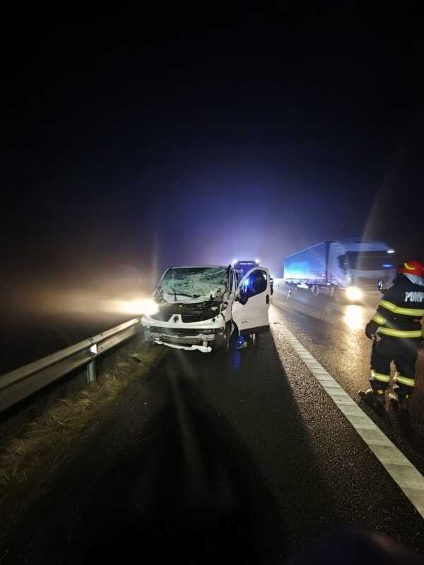 sibiu accidentul de pe a1 cu patru raniti cauzat de ciocnirea a doua microbuze de persoane 694a3707d4d70