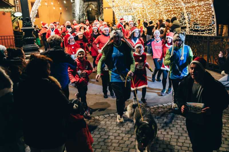 sibiu peste 80 de inscrisi la marea mosmondeala cursa de alergare in costumul lui mos craciun 6936b4438bfe5
