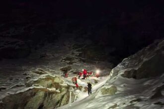 sibiu turist grav ranit dupa ce a cazut in muntii fagaras intervin salvamontisti din doua judete 693d9cc57887e