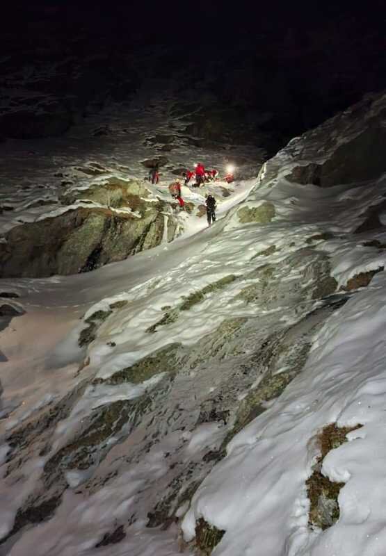 sibiu turist grav ranit dupa ce a cazut in muntii fagaras intervin salvamontisti din doua judete 693d9cc57887e