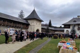suceava slujba de pomenire a etnicilor romani din ucraina cazuti pe front oficiata la manastirea putna 693ecc6da7c16
