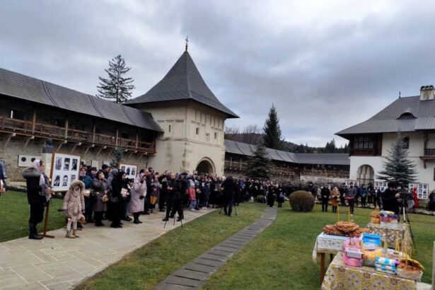 suceava slujba de pomenire a etnicilor romani din ucraina cazuti pe front oficiata la manastirea putna 693ecc6da7c16
