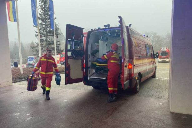 tavan prabusit la piscina de hotel din sibiu 6 persoane din care 4 copii transportate la spital constiente 694aa7827cd3a