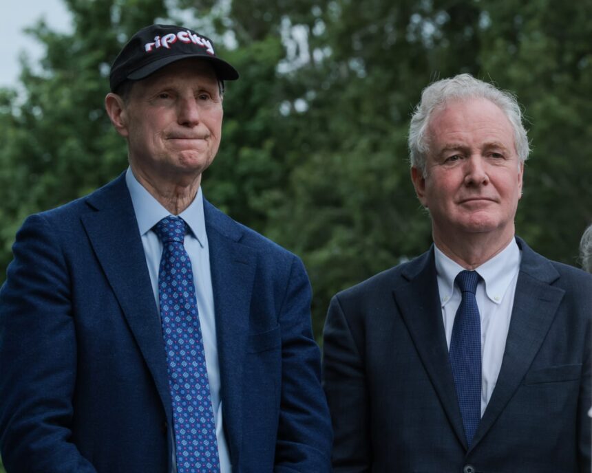 top democrats call for investigation into share buying spree by trump allies 693d5b402a971