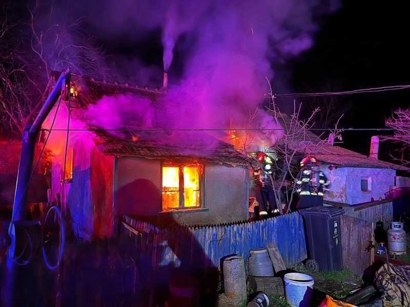 tulcea un barbat a murit in urma unui incendiu izbucnit de la o soba 69537e3e79798