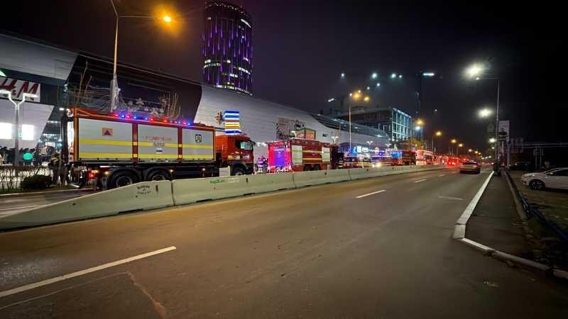 update isubif incendiul din mallul de pe calea floreasca a fost lichidat s a reluat accesul in interior 693089ce52216